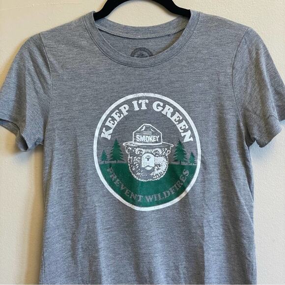 Official Licensed S Smokey the Bear short sleeve t-shirt gray green white - Picture 2 of 7